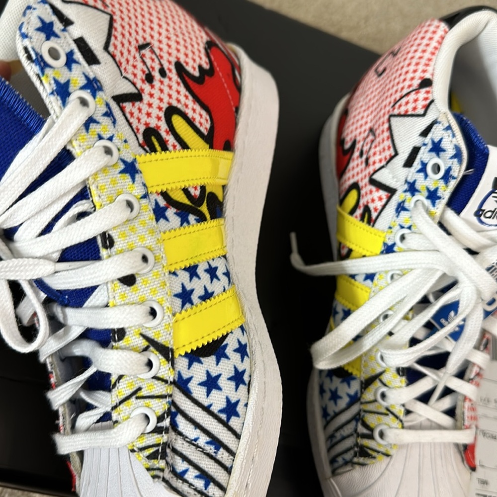 adidas Originals Multicolor Comic Print Sneakers in White and Blue - Picture 9 of 10